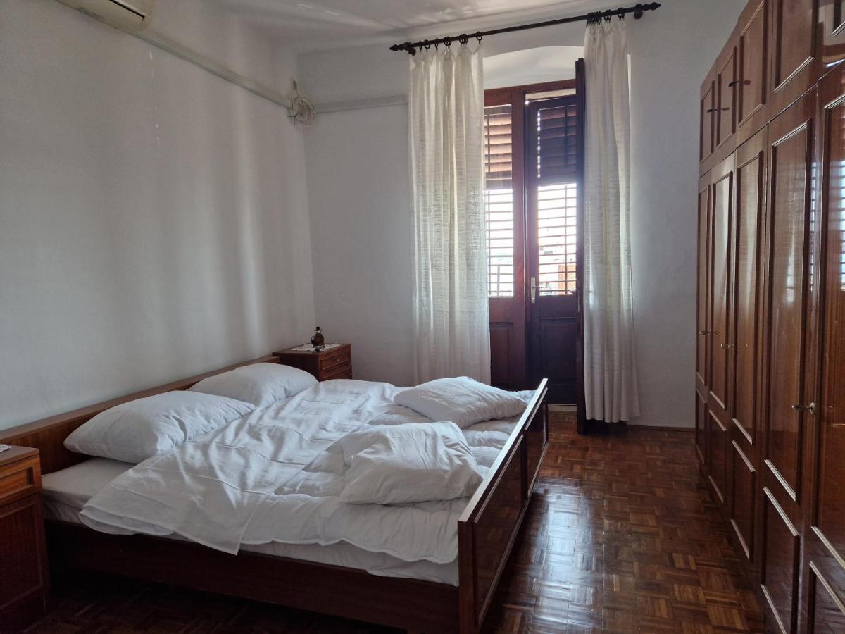 Apartment Port *