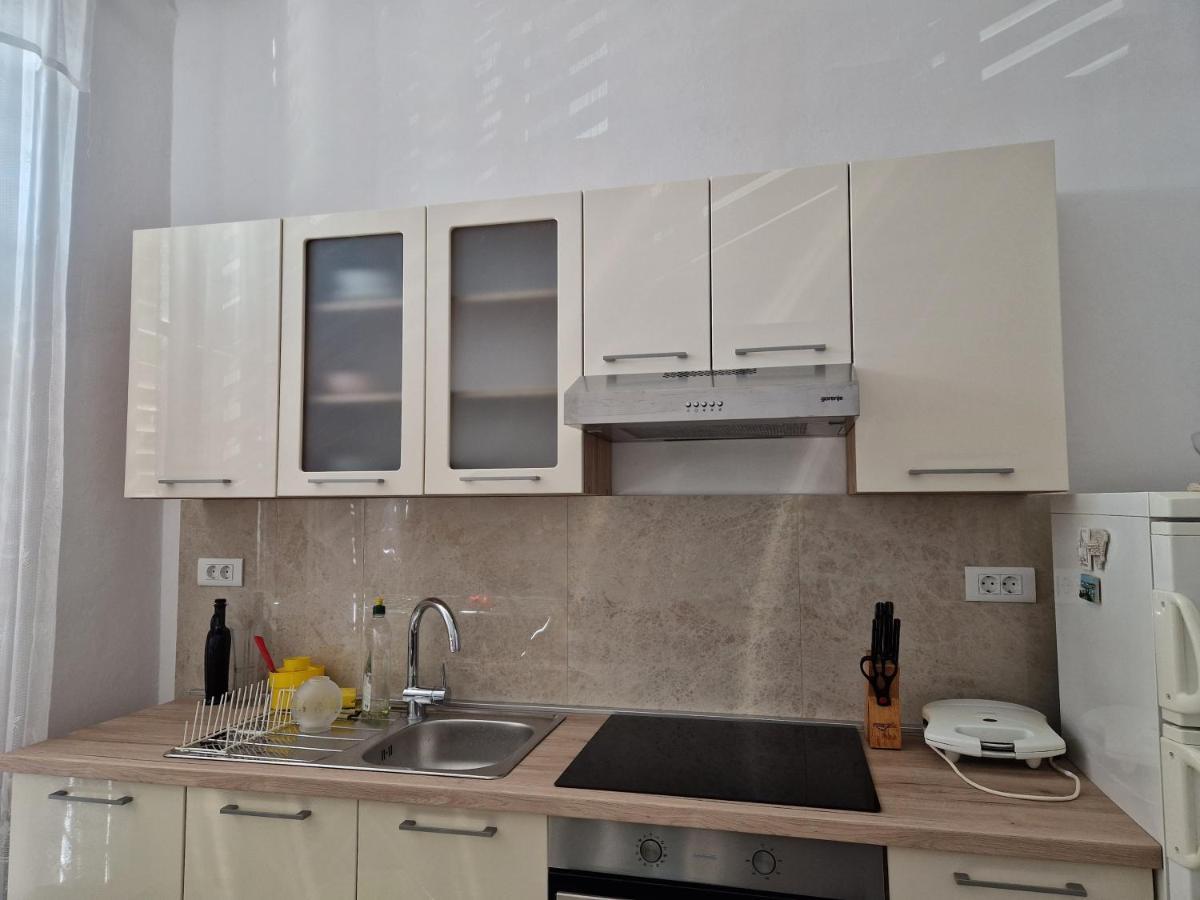 Apartment Port *
