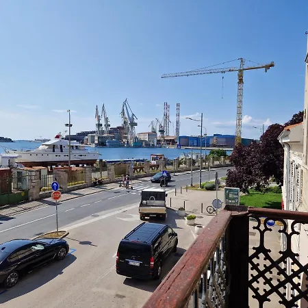 Studio Apartman Port Pula Exterior photo