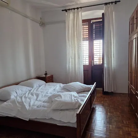 Studio Apartman Port Pula Exterior photo
